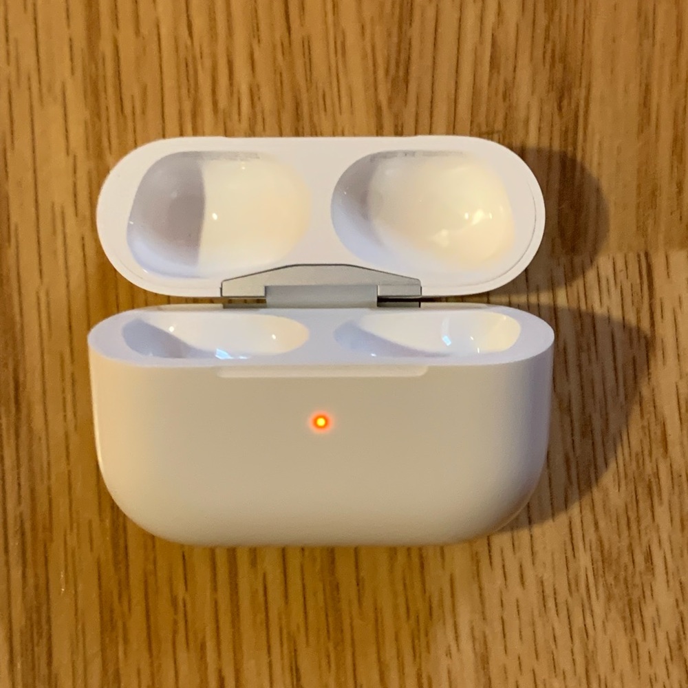 Apple AirPods Pro MagSafe charging case